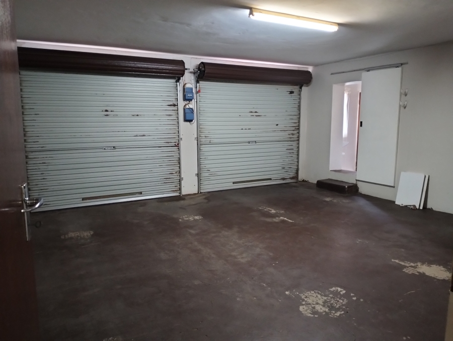 To Let 4 Bedroom Property for Rent in Wavecrest Eastern Cape